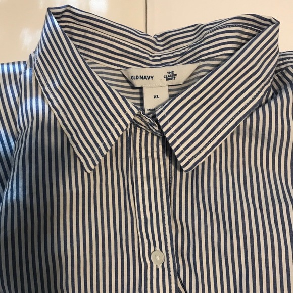 Old Navy Tops - Old Navy The Classic Shirt Womens XL Blue White Striped Long Sleeve Button Down